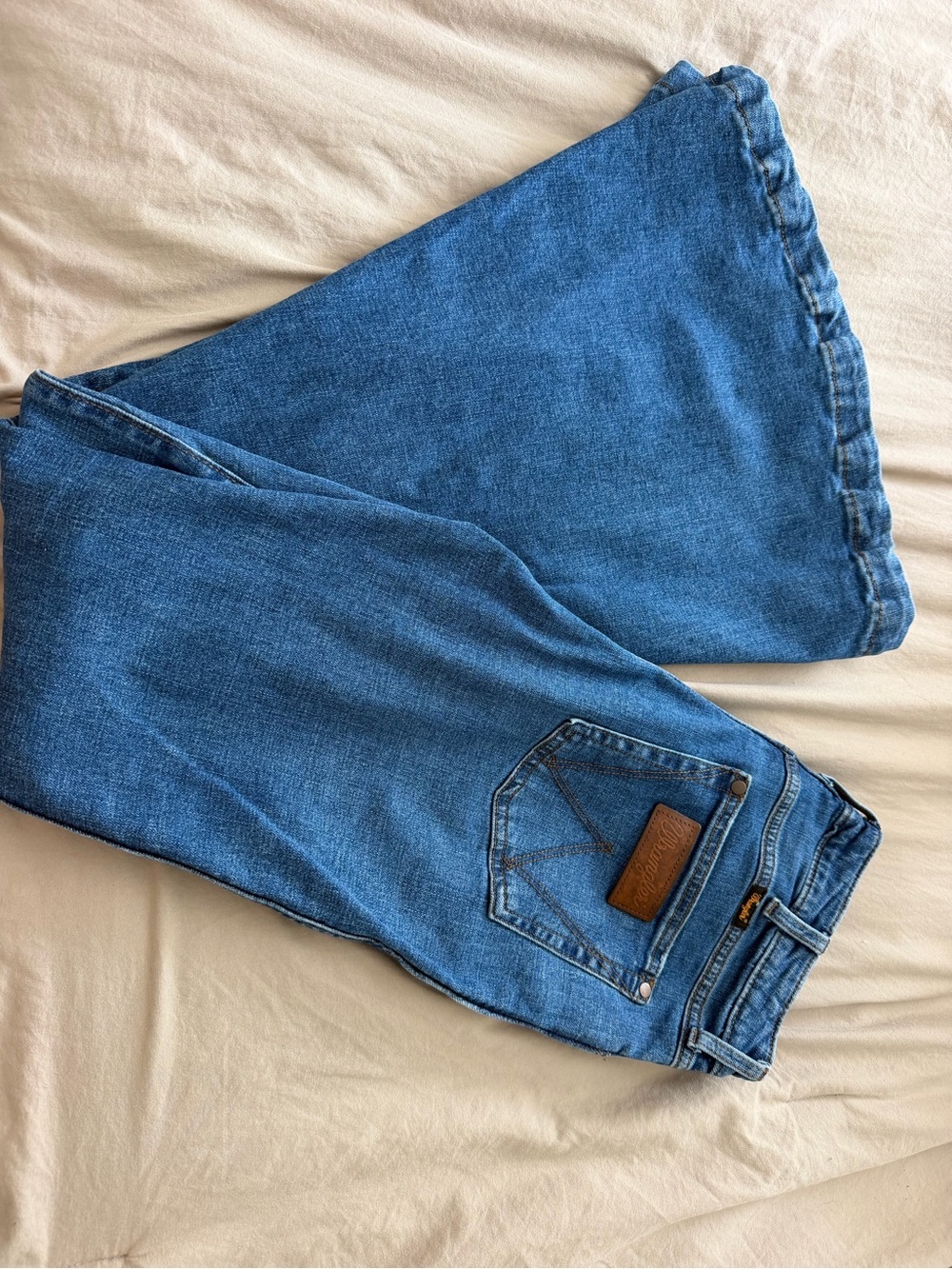 Wrangler Women's Wide Leg Jeans in Medium Blue Denim